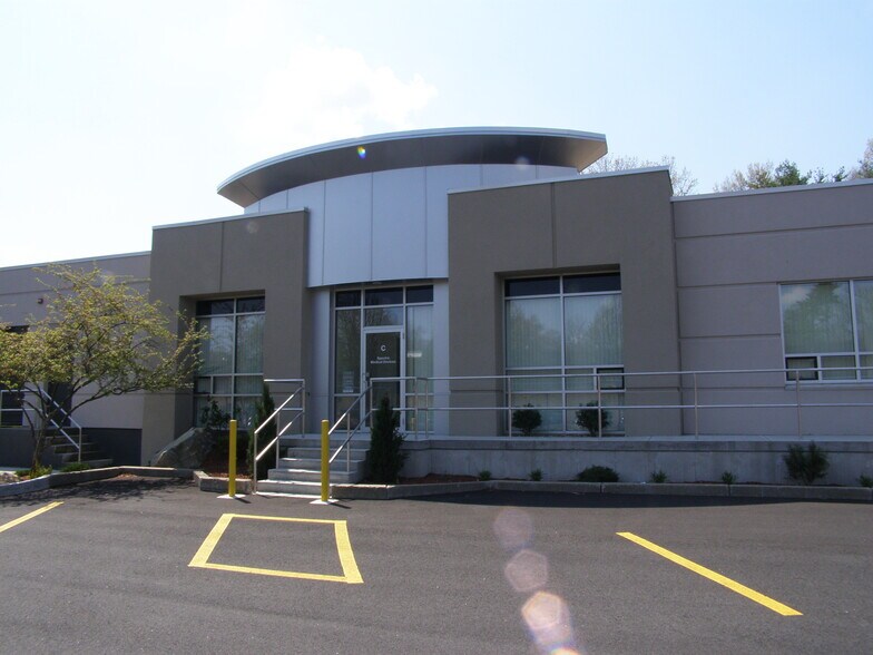 More Photos Of 340 Fordham Rd, Wilmington Light Manufacturing For Lease