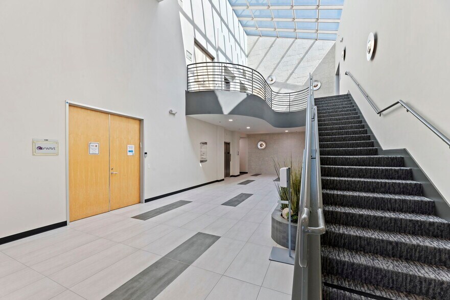 More Photos Of 29219 Canwood St, Agoura Hills Office For Sale