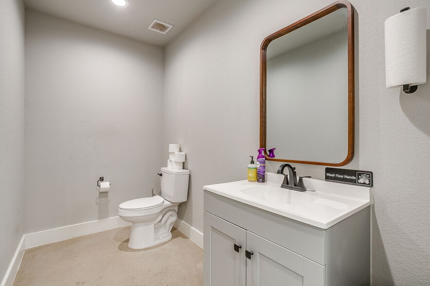 More Photos Of 1650 Staree Ln, Saginaw Light Manufacturing For Sale