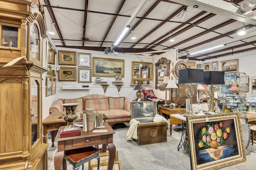 More Photos Of 2120 Old Highway 431 S, Greenbrier Freestanding For Sale