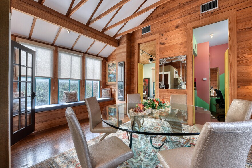 More Photos Of 1102 S Alamo St, San Antonio Storefront Retail Office For Sale