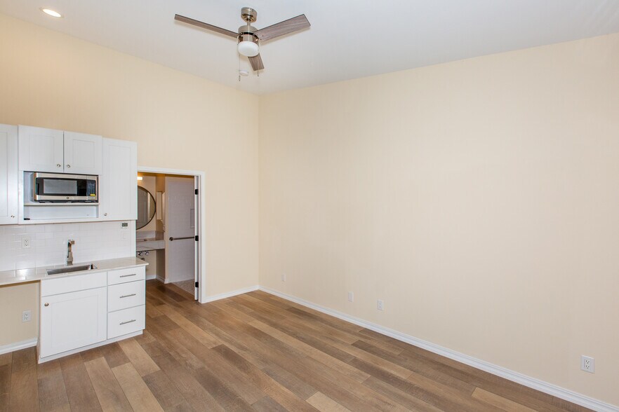 More Photos Of 1113 & 1117 E Gurley St, Prescott Rehabilitation Center For Sale