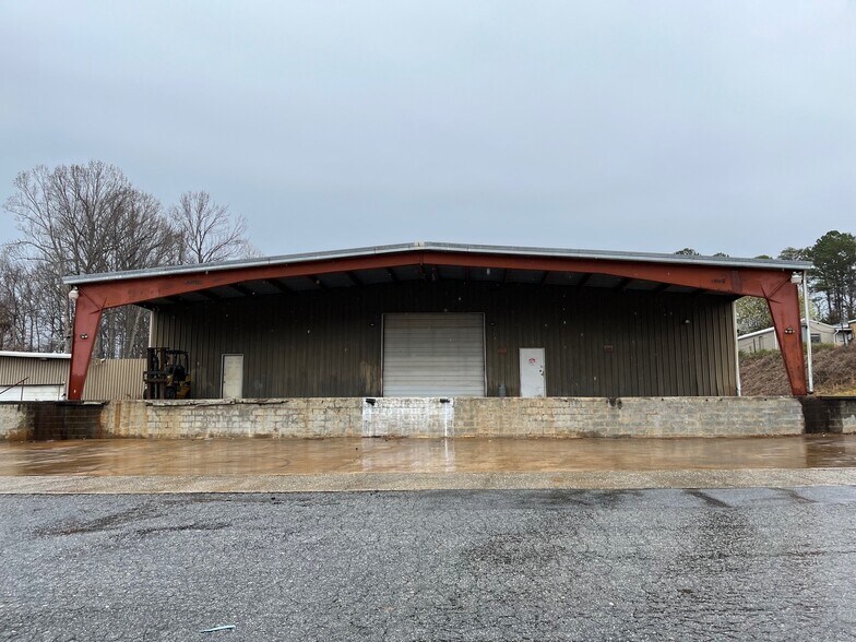 More Photos Of 4200 S Church Street Ext, Roebuck Warehouse For Lease