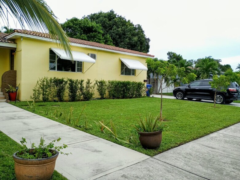 Primary Photo Of 2463 Dewey St, Hollywood Multifamily For Sale