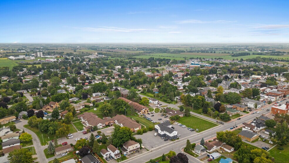 More Photos Of 457 Main St E, Winchester Medical For Sale