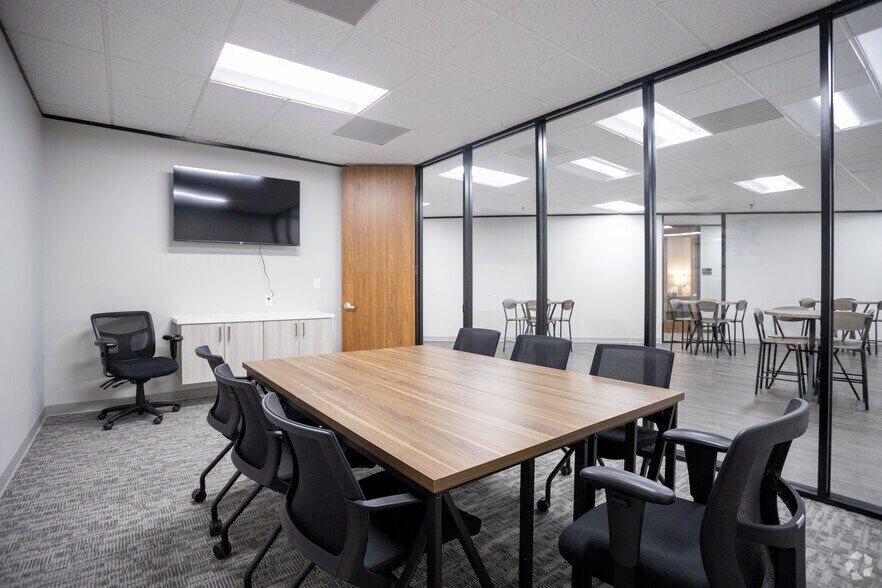 More Photos Of 1001 S Dairy Ashford Rd, Houston Office For Lease