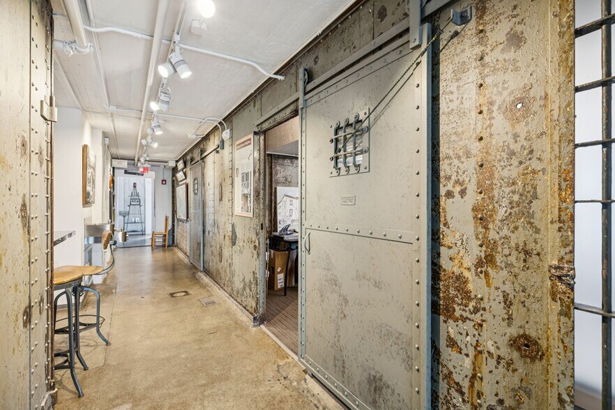 More Photos Of 112 Bridge St, Franklin Office For Sale