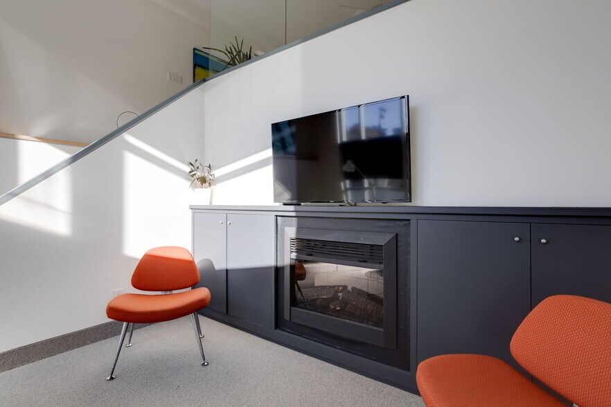 More Photos Of 115 Walnut Ave, Toronto Office For Sale