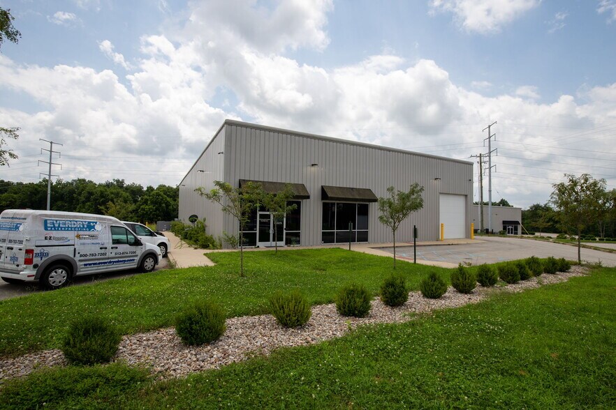 More Photos Of 311 Corporate Dr, Shelbyville Warehouse For Sale