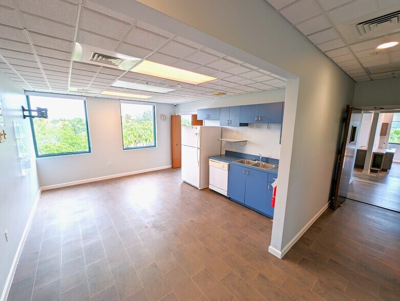 More Photos Of 3755 7th Ter, Vero Beach Medical For Lease