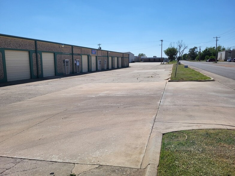 More Photos Of 7112 NW Melrose Ln, Oklahoma City Manufacturing For Lease
