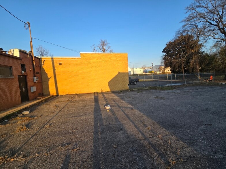 More Photos Of 5373 1st Ave, Birmingham Office For Lease