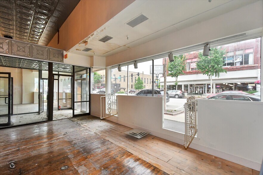 More Photos Of 800 La Salle St, Ottawa Office For Sale