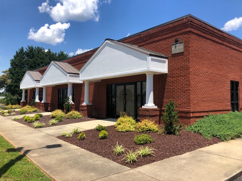 More Photos Of 508 Holly Hill Ln, Burlington Office Residential For Lease