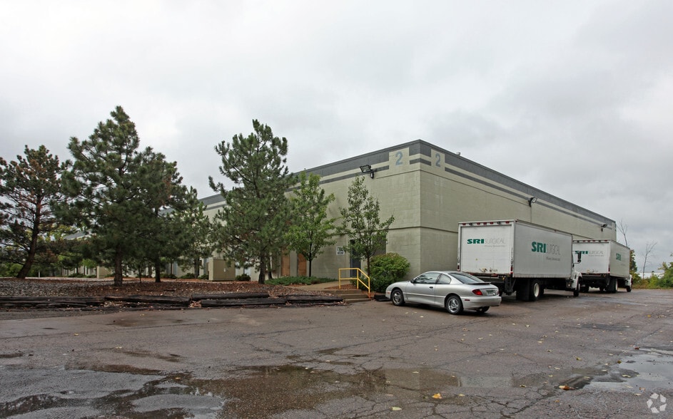 More Photos Of 29031-29045 Airport Dr, Romulus Unknown For Lease