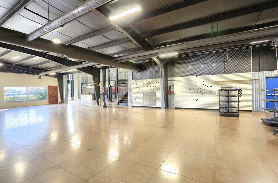 More Photos Of 665 W Connexion Way, Columbia City Flex For Sale