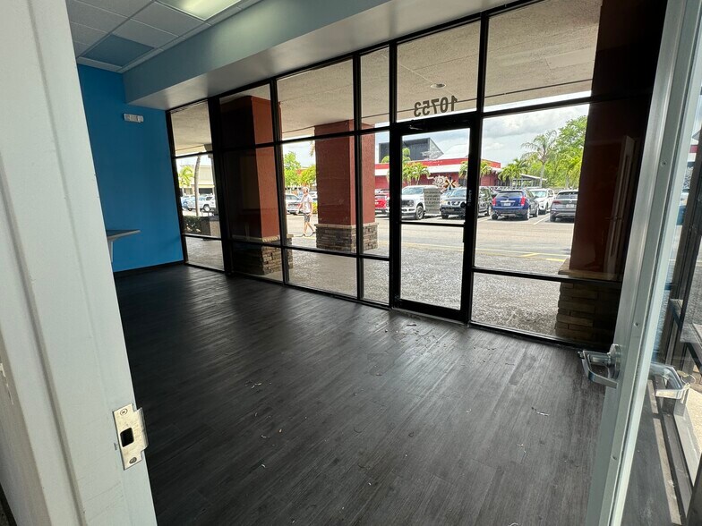 More Photos Of 10781 Park Blvd, Seminole Unknown For Lease