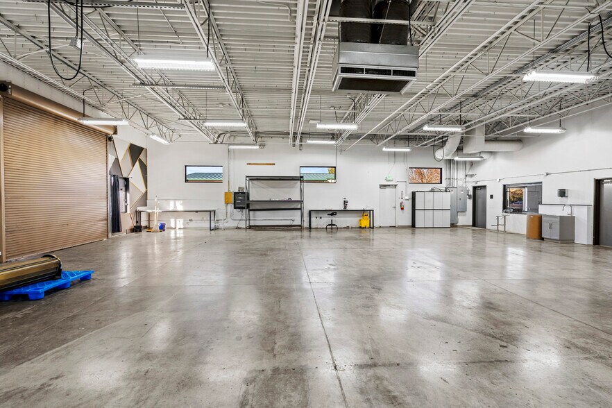 More Photos Of 4731 Industry Dr, Medford Light Manufacturing For Sale