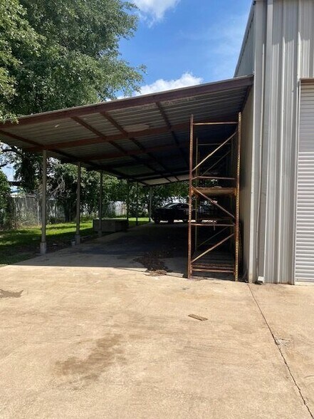 More Photos Of 13310 Fondren Rd, Houston Warehouse For Lease