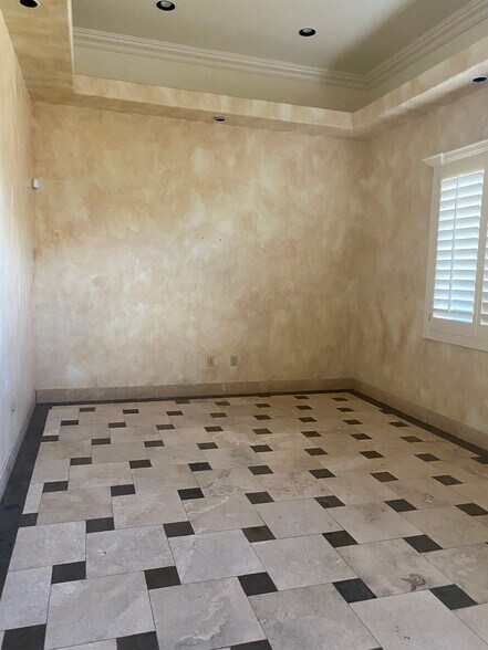 More Photos Of 154 N Festival Dr, El Paso Medical For Sale