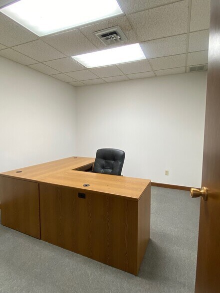 More Photos Of 110 W Walnut St, Salina Medical For Lease