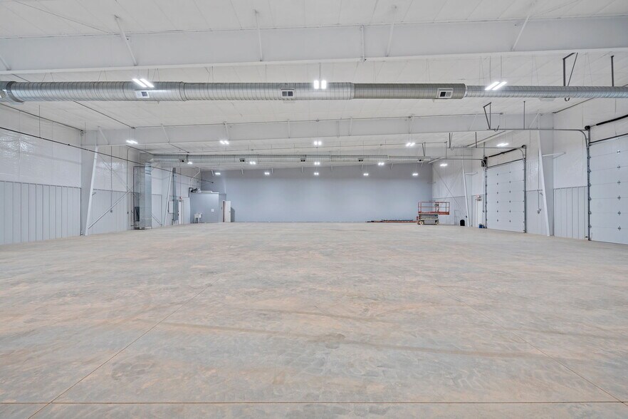 More Photos Of 115 Overhill Dr, Mooresville Warehouse For Lease