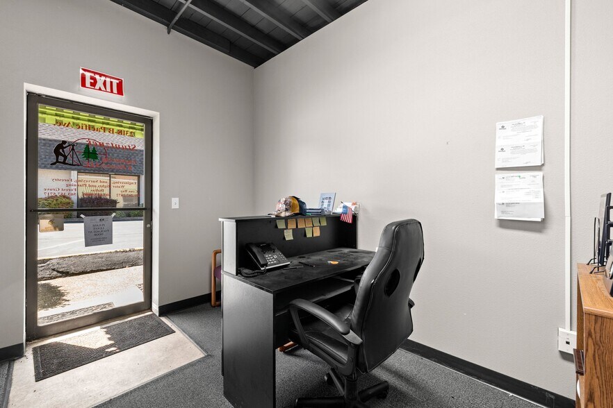 More Photos Of 2318 Pacific Ave, Forest Grove Office For Sale