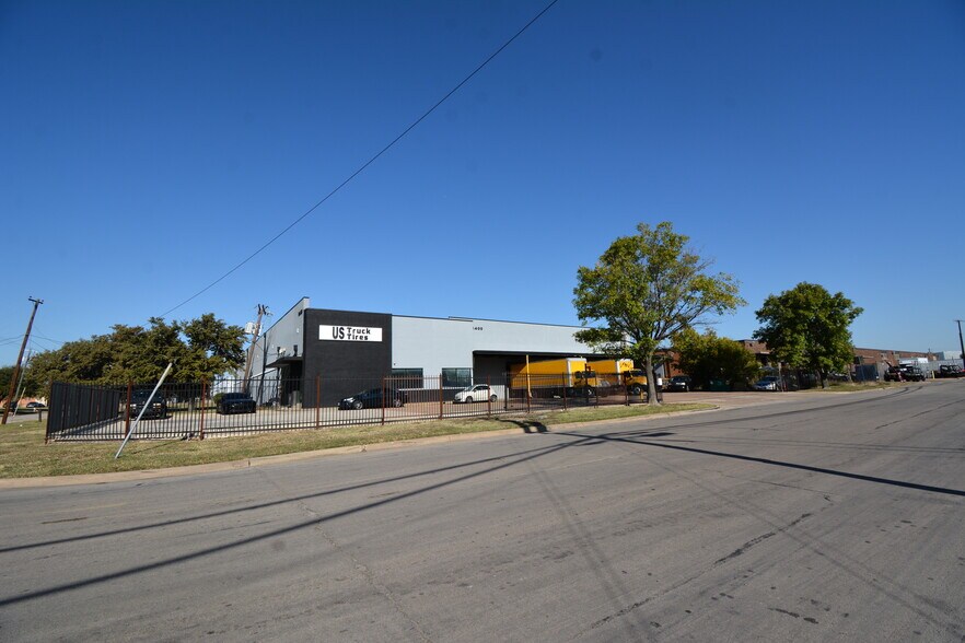 More Photos Of 8400 Sovereign Row, Dallas Distribution For Sale