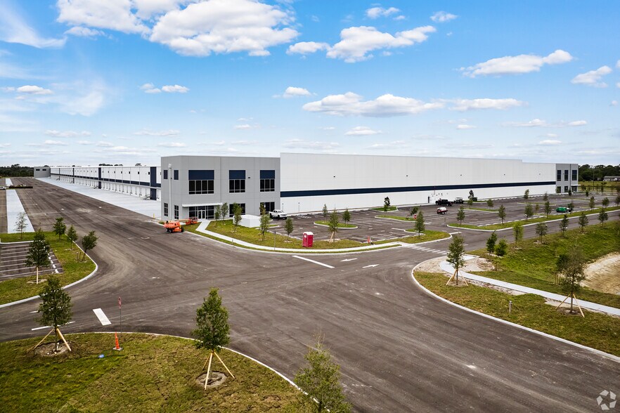 More Photos Of 7805 Orange Ave, Fort Pierce Distribution For Lease