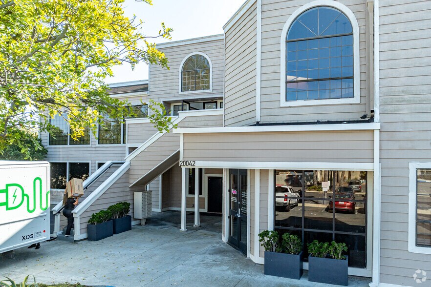 More Photos Of 20042 Beach Blvd, Huntington Beach Loft Creative Space For Sale