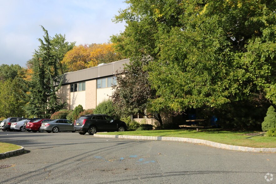 More Photos Of 1132 Spruce Dr, Mountainside Medical For Lease