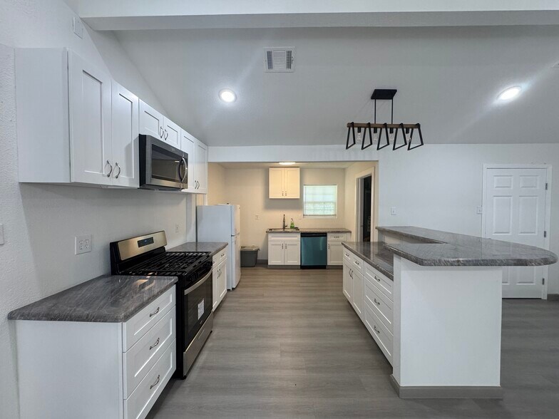 More Photos Of 2924 Byley Blvd, Orange Assisted Living For Lease