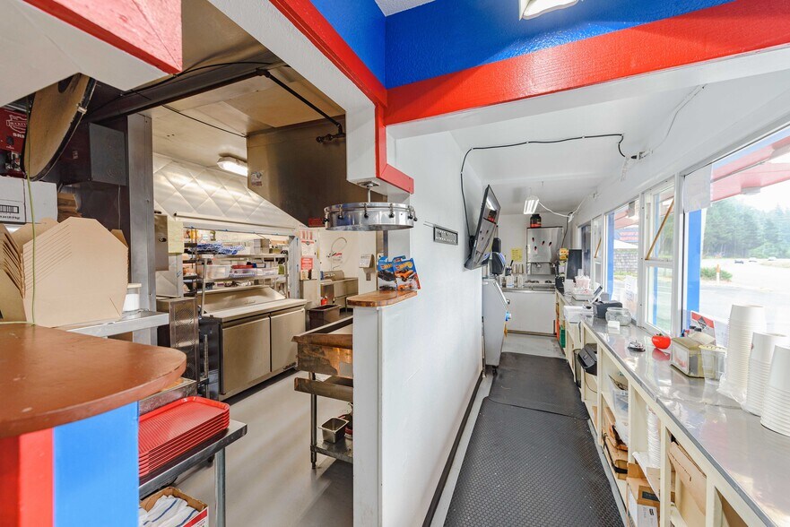 More Photos Of 75310 US HIGHWAY 101, Reedsport General Retail For Sale