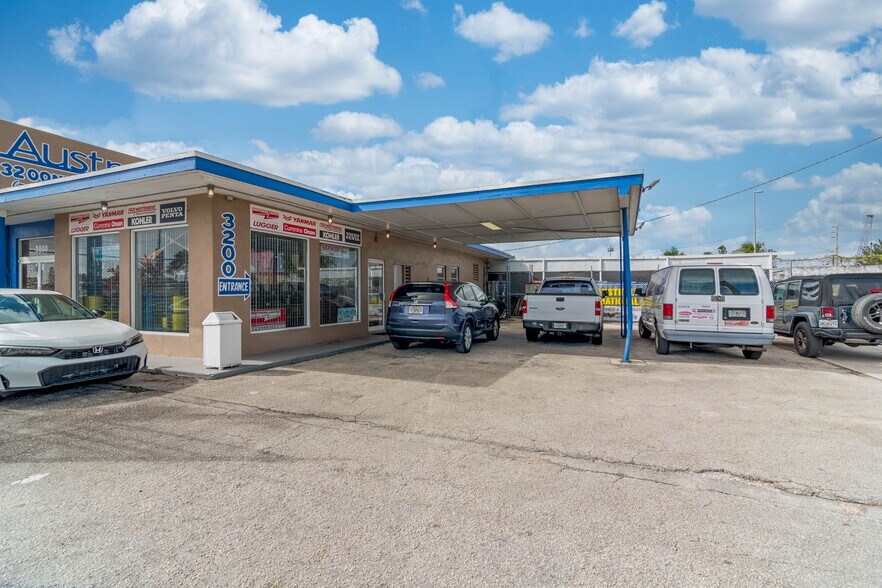 More Photos Of 3200 NW South River Dr, Miami Manufacturing For Lease