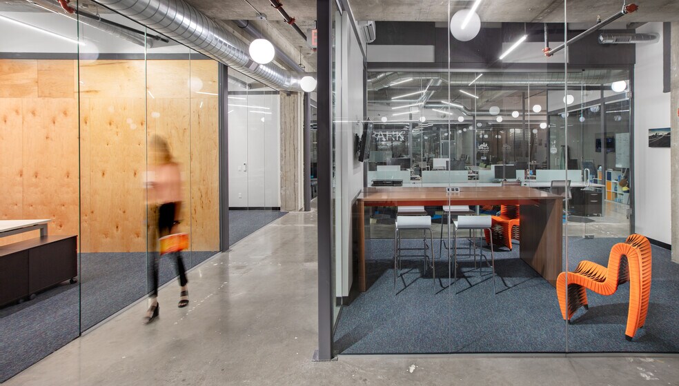 More Photos Of 500 Locust St, Des Moines Parking Garage For Lease