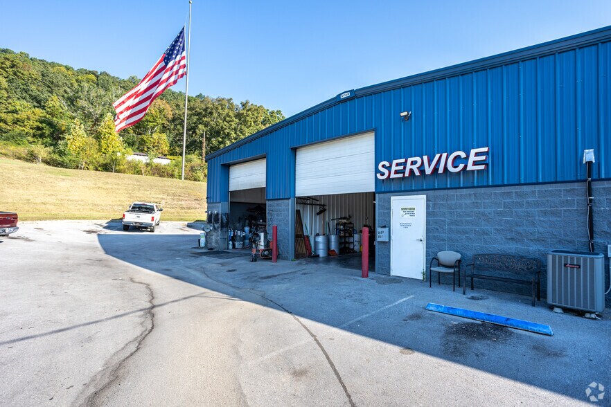 More Photos Of 905 Callahan Dr, Knoxville Auto Repair For Sale