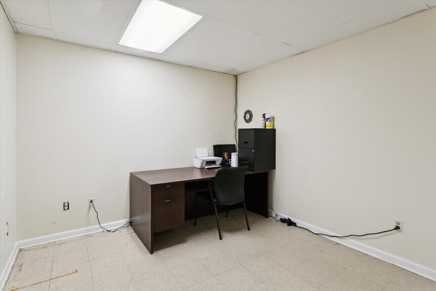 More Photos Of 1721 N King St, Hampton Daycare Center For Sale