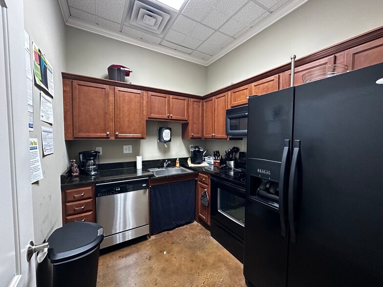 More Photos Of 16607 Riverstone Way, Charlotte Medical For Lease