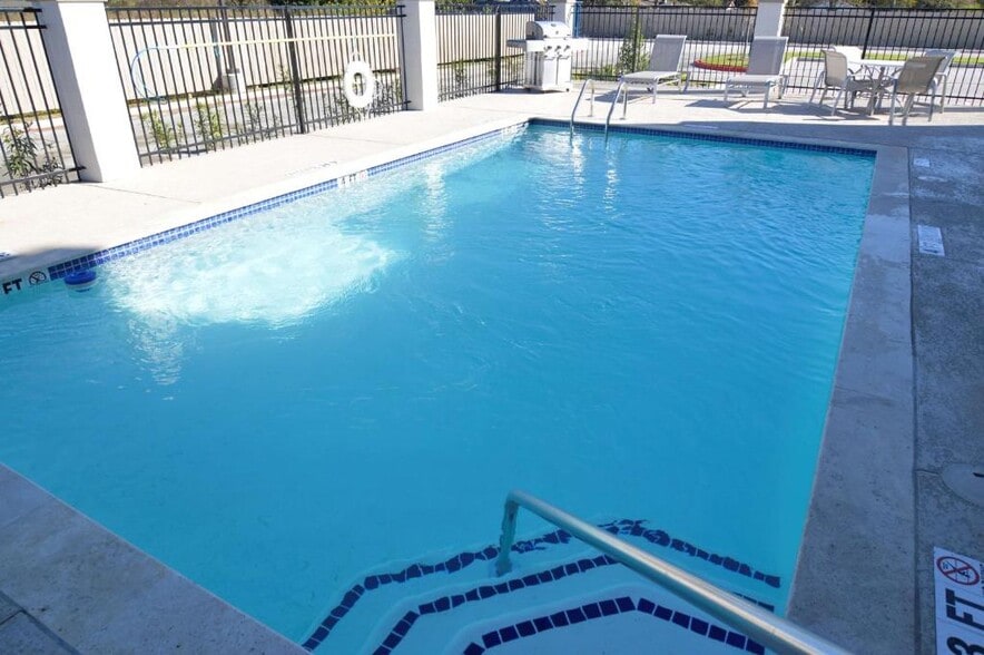 More Photos Of 501 7th St, Bay City Hotel For Sale