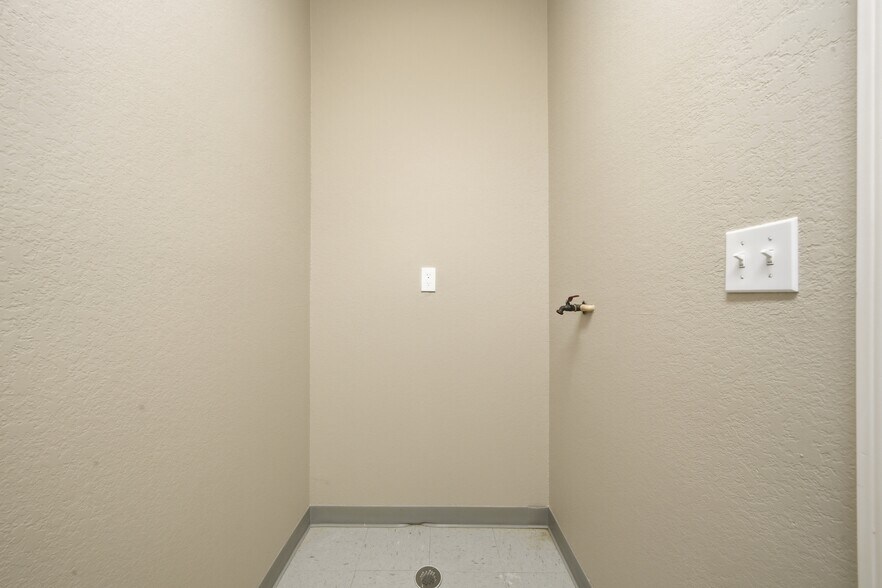 More Photos Of 401 W Interlake Blvd, Lake Placid Office For Sale