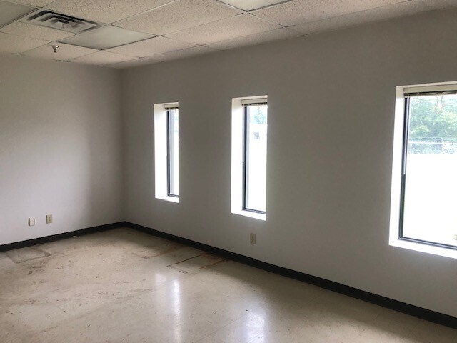 More Photos Of 238 Industrial Park Dr, Soddy-Daisy Unknown For Lease