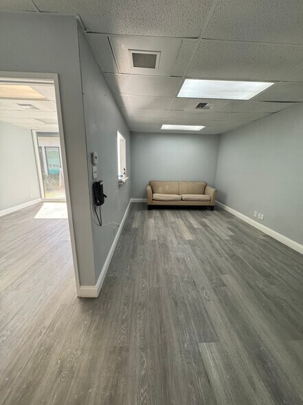 More Photos Of 647 E E St, Ontario Medical For Lease