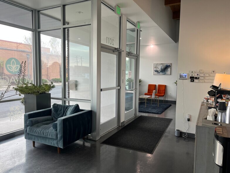 More Photos Of 2015 Dallas St, Aurora Storefront Retail Office For Lease