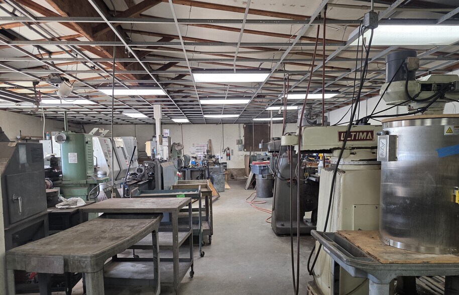 More Photos Of 2219 5th St, Stafford Office For Sale