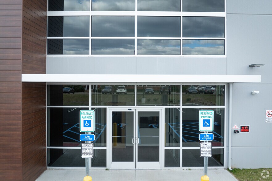 More Photos Of 17-02 Nevins Rd, Fair Lawn Warehouse For Lease