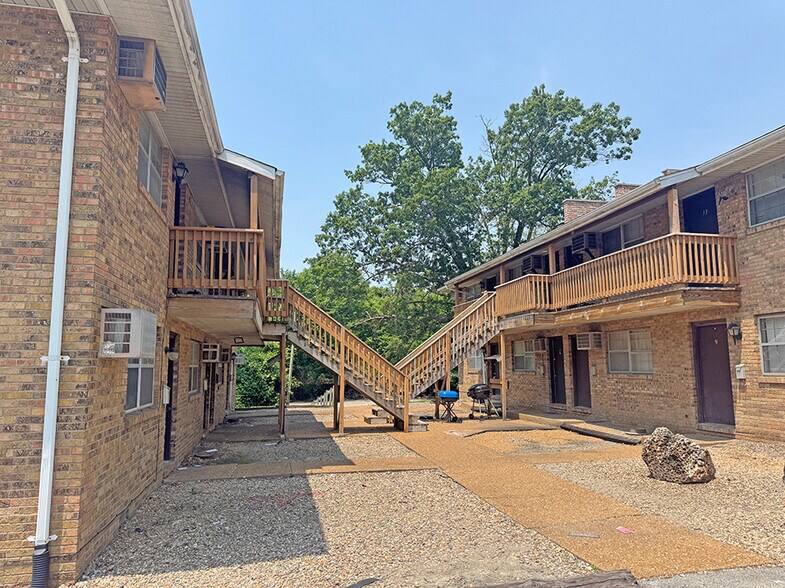 More Photos Of 1101 S 74th St, Belleville Apartments For Sale