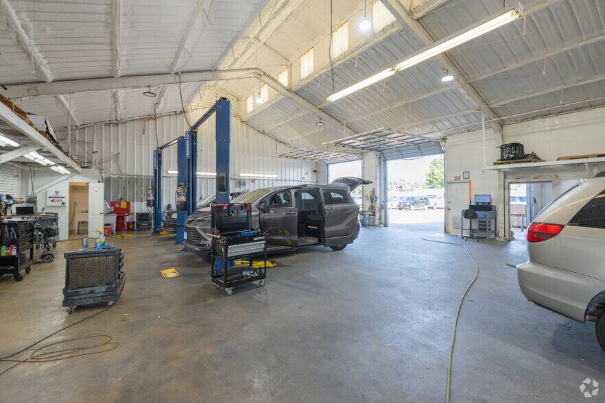 More Photos Of 2108 N Beach St, Haltom City Auto Repair For Sale