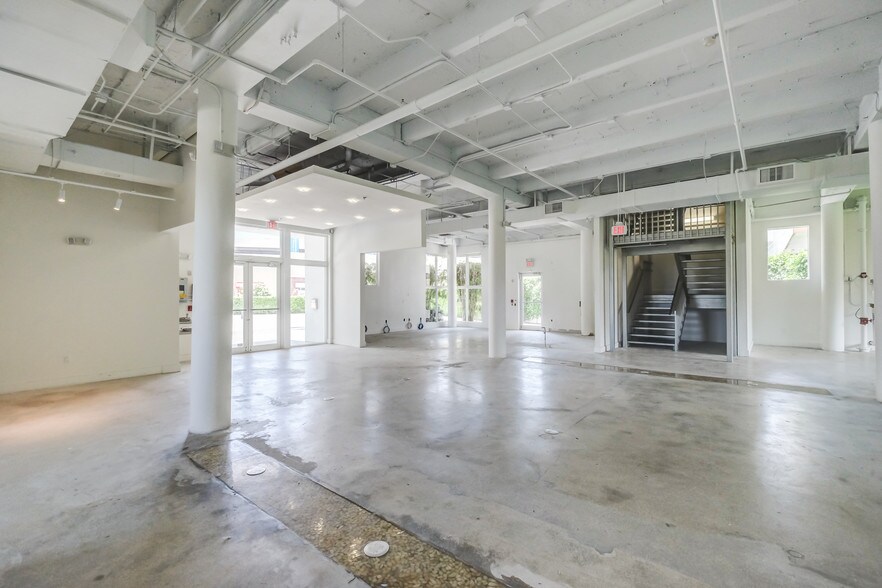 More Photos Of 3620 NE Miami Pl, Miami General Retail For Sale