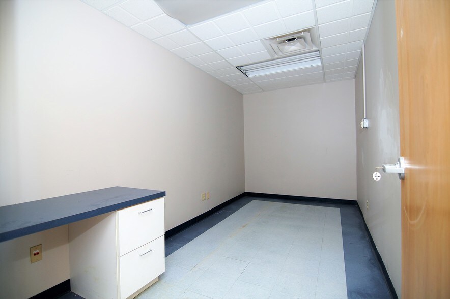 More Photos Of 555 E Eads Pky, Lawrenceburg Medical For Sale