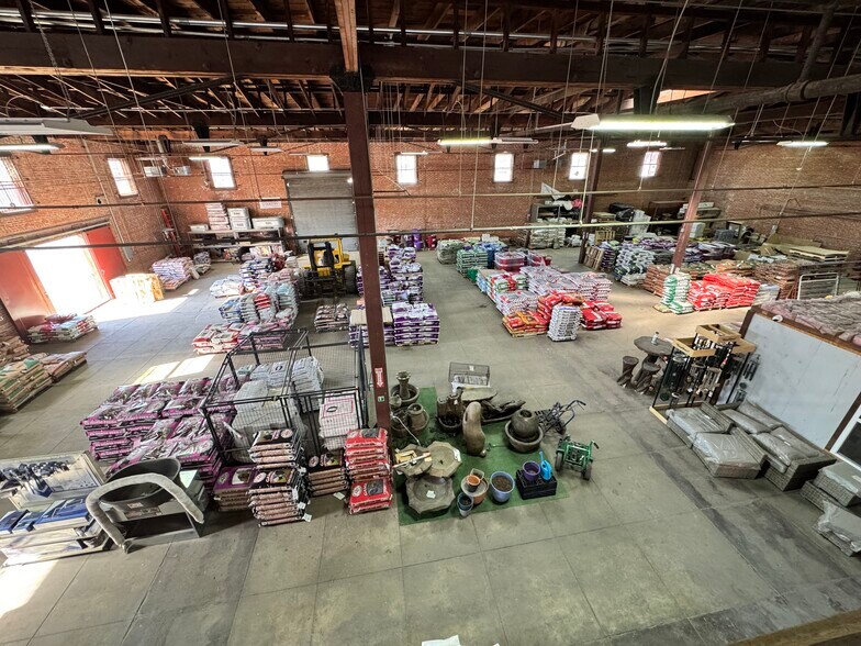 More Photos Of 310 S 9th St, Corsicana Manufacturing For Sale